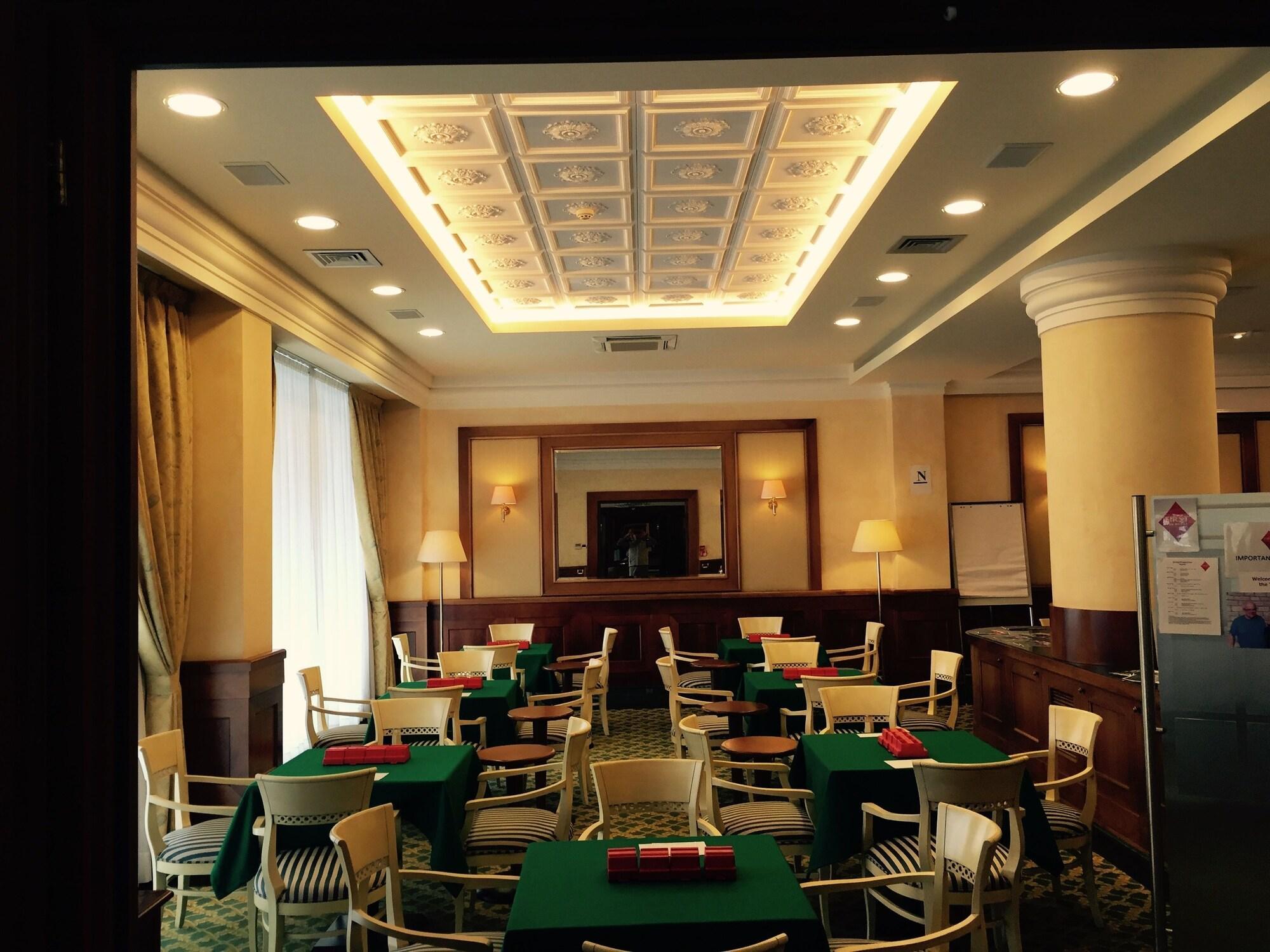 Hotel Principe Palace ลิโดดิเยโซโล ภายนอก รูปภาพ