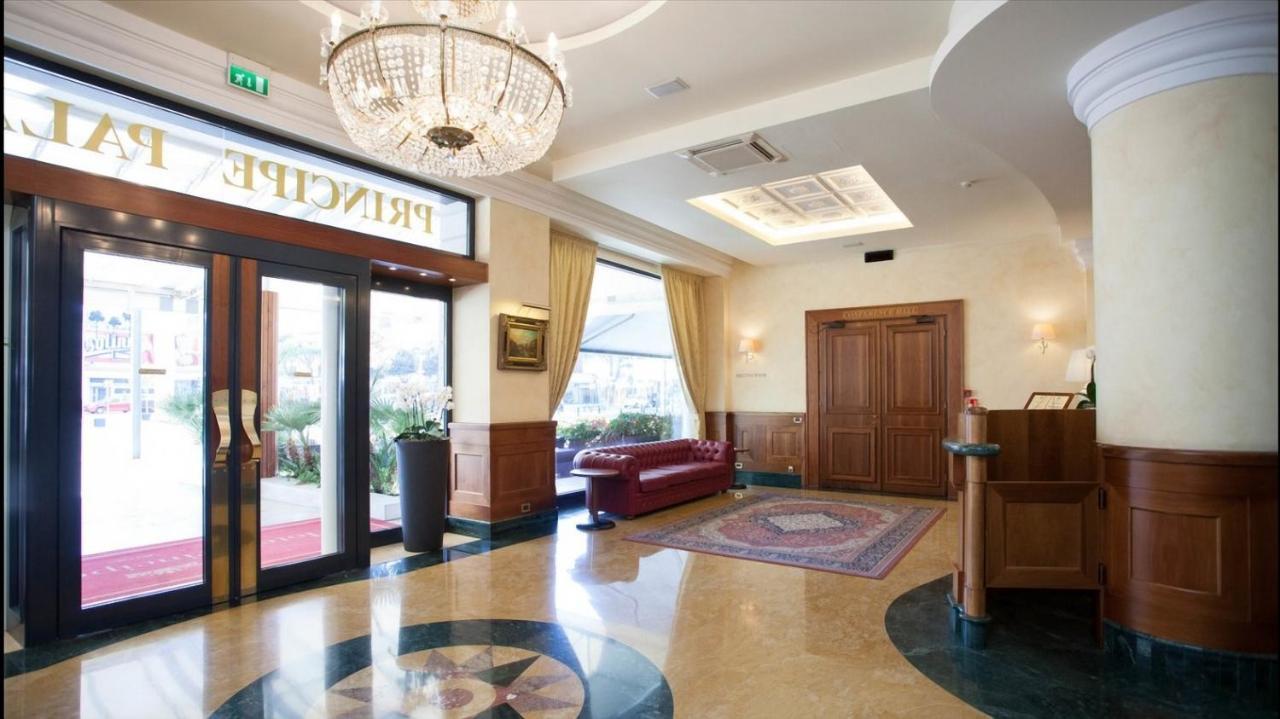 Hotel Principe Palace ลิโดดิเยโซโล ภายนอก รูปภาพ